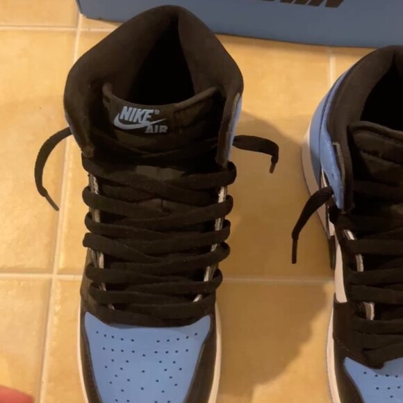 AIR JORDAN 1 RETRO HIGH OG UNIVERSITY BLUE - Picture 5 of 5